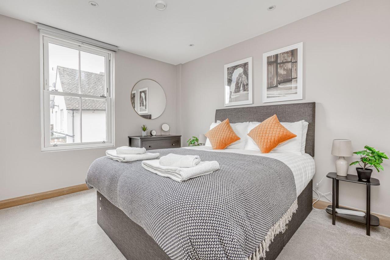 Contemporary 2 Bedroom Apt, Town Centre By Tent Serviced Apartments Chertsey Exterior foto